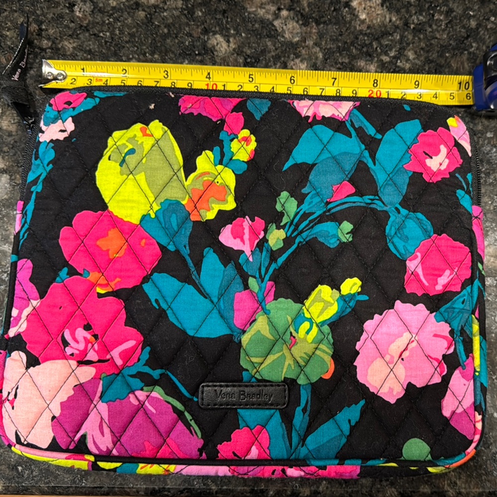 Vera Bradley like new Floral Quilted lpad zip pouch